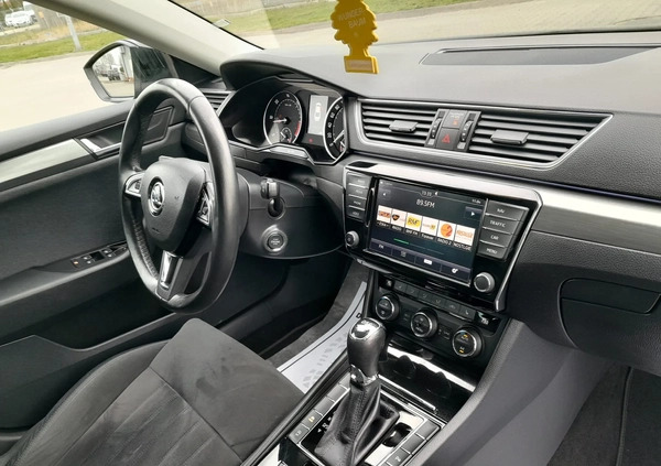 Skoda Superb cena 72900 przebieg: 125000, rok produkcji 2015 z Pakość małe 596